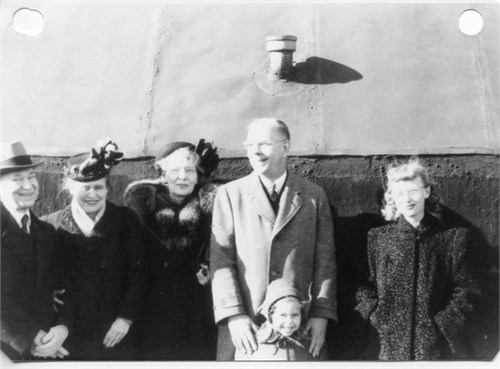From Left to Right: Carrill Kellman & Eva (Wood) Kellman; Mary Wood Mahon & Julian S G Mahon; Lorna Kellman; Elizabeth Grimes. .... Mary and Eva are sisters; Lorna is Carrill and Eva's dauhgter; and Elizabeth is Carrill and Eva's granddaughter, from their