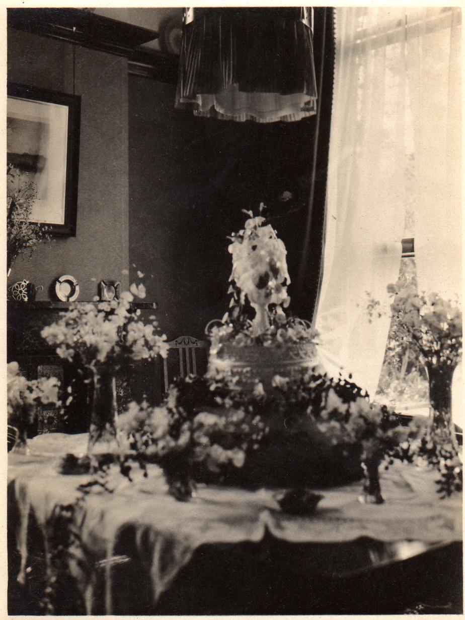 The wedding cake of John Yeoman Crompton and Annie Wyndham-Gittens 1921